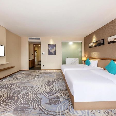 Qianhai Holiday Hotel Шънджън Екстериор снимка