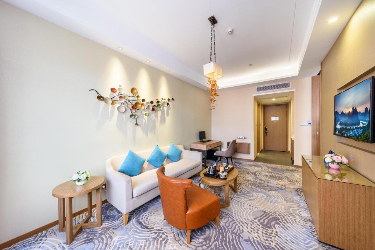 Qianhai Holiday Hotel Шънджън Екстериор снимка