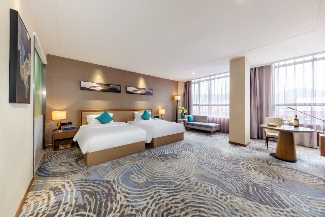 Qianhai Holiday Hotel Шънджън Екстериор снимка
