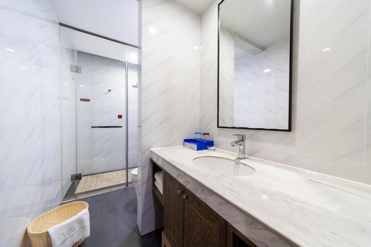 Qianhai Holiday Hotel Шънджън Екстериор снимка